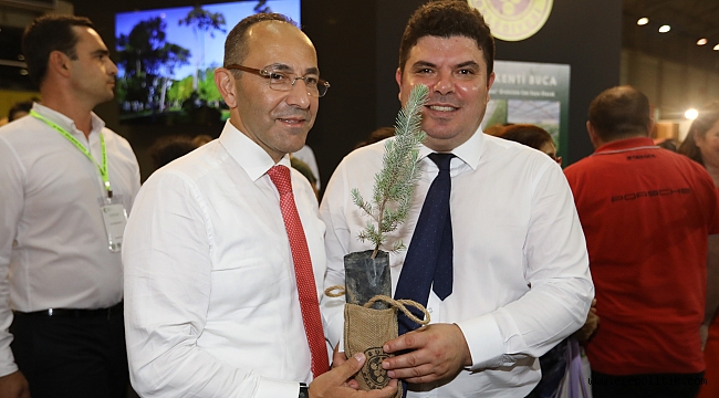 Erhan Kılıç’tan 88. İEF’te başkanlara fidan jesti