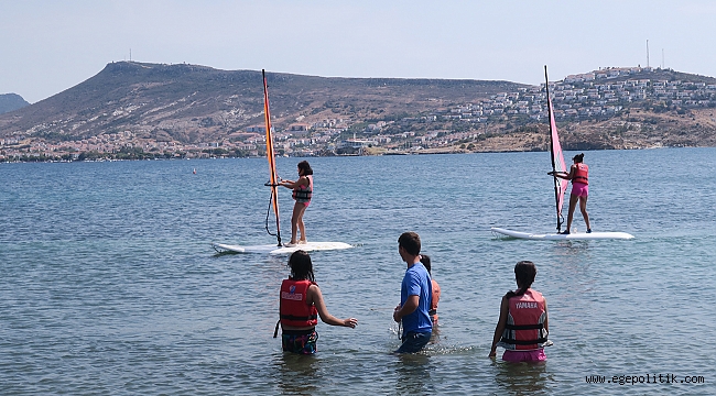 FOÇA'DA ON BİR ÇOCUK, YELKEN SPORU İLE TANIŞTI