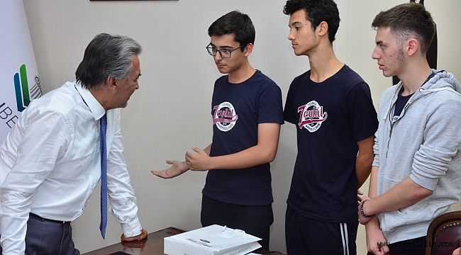 Okul başkan adayı vaatleri için  belediye başkanından destek istedi