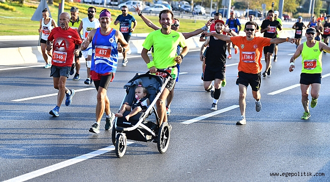 Uluslararası İzmir Yarı Maratonu renkli görüntülere sahne oldu