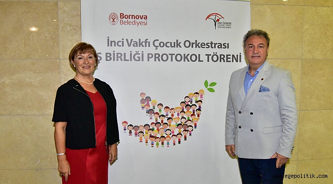 Bornova'da Çocuklar Cumhuriyet için sahne aldı