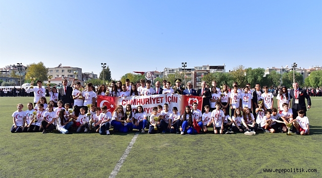 Bornova’da coşkulu Cumhuriyet kutlaması