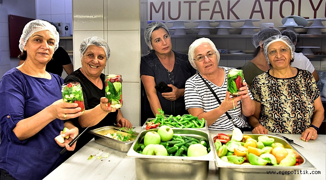 Bornovalı kadınlar kışa hazırlanıyor