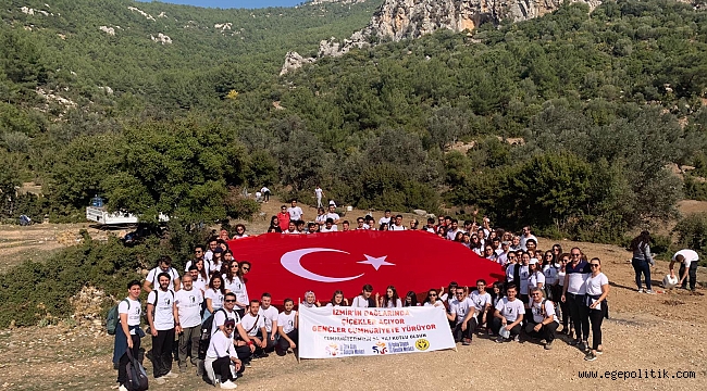 Buca’nın gençlerinden İzmir’in dağlarında cumhuriyet yürüyüşü
