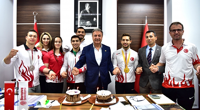 Dünya Şampiyonu’ndan Başkan İduğ’a ziyaret