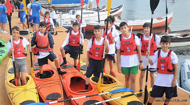 İzmir’in çocukları denizle buluştu