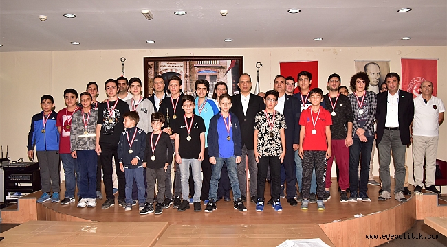 Türkiye’nin genç satrançcıları  Bornova’da buluştu