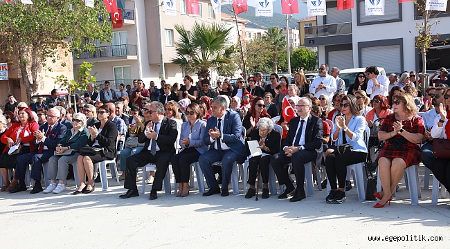 Türkiye'nin ilk Cumhuriyet Kadınları Parkı Güzelbahçe'de açıldı