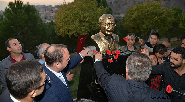 Aşık Mahzuni Şerif’in Büstü Çiğli'de Açıldı