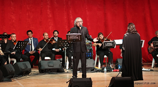 Atatürk Gaziemir’de sevdiği şarkılarla anıldı