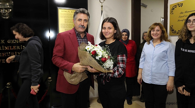 Başkan Sandal, öğretmen ve öğrencilerle buluştu