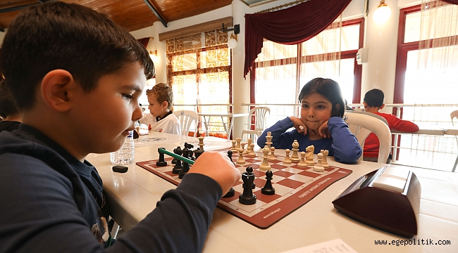 Bucalı genç sporcular Ata’yı satrançla andı