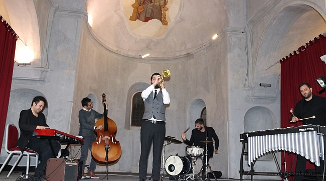 Çeşme’de caz rüzgarı