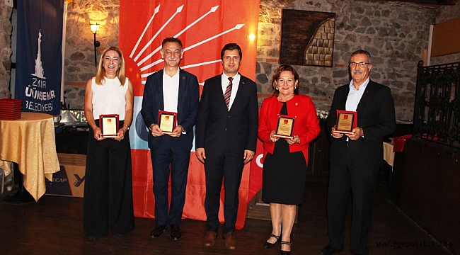 CHP İZMİR EĞİTİM ORDUSUNU ONURLANDIRDI