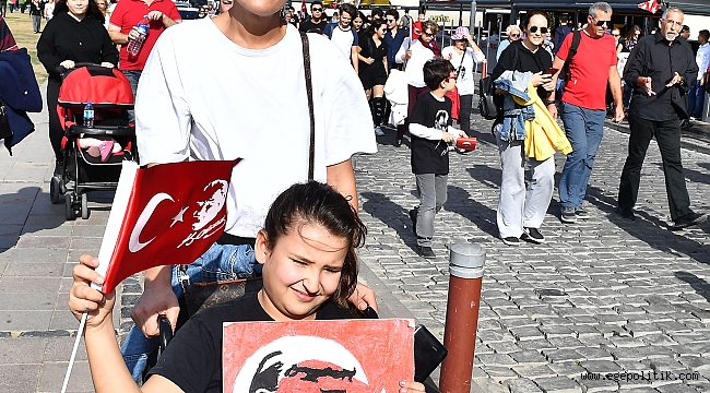 İzmir Atatürk'e Saygı Yürüyüşü’nde buluştu