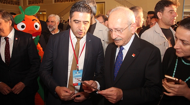 Kılıçdaroğlu Menderes Standını Ziyaret Etti Mandalina Yedi