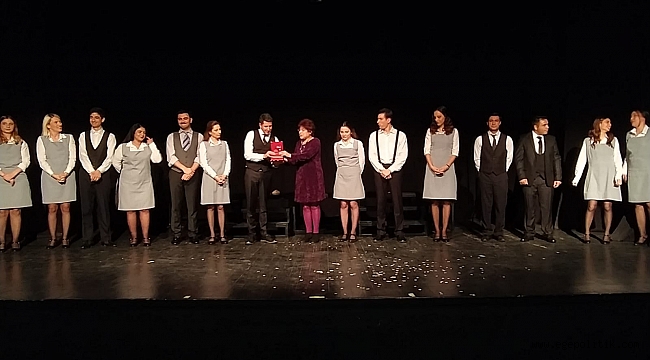 Bayraklı Belediye Tiyatrosu’ndan dünya prömiyeri