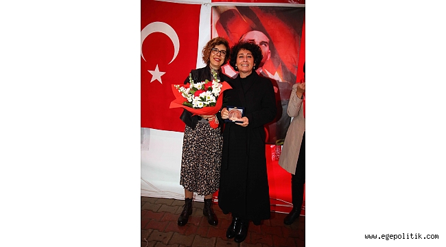 Bayraklı’da kadınlardan “Yeni yıl” pazarı