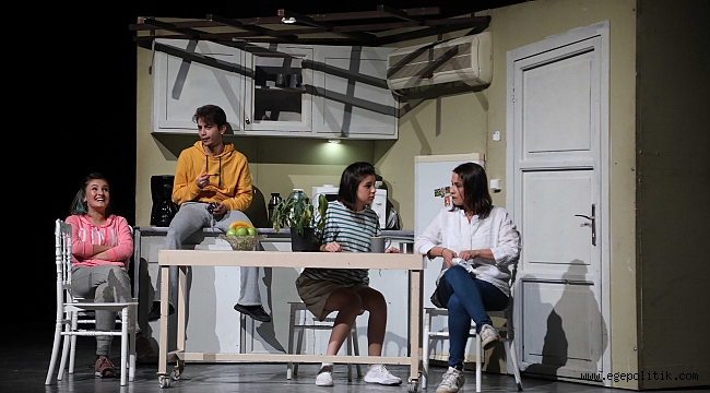 Bayraklı'da tiyatro günleri