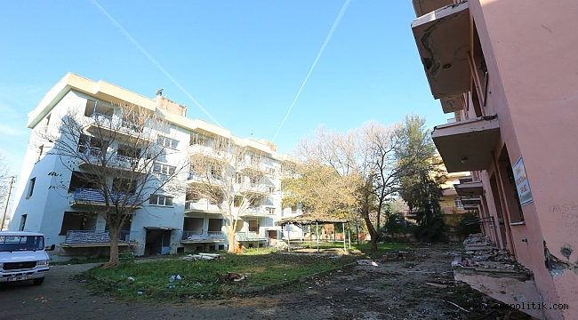 EFES SELÇUK BELEDİYE LOJMANLARININ YIKIMINA BAŞLANDI