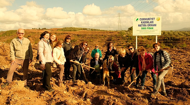 İZMİR KÜLLERİNDEN DOĞUYOR: 5 BİN FİDAN TOPRAKLA BULUŞTU!