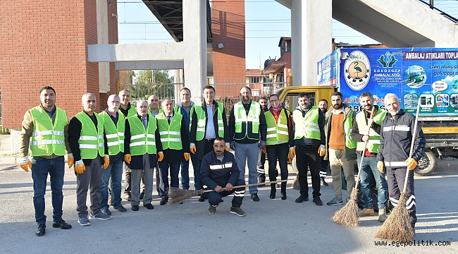 Temizlik ekibi bu kez Küçükçiğli Mahallesinde