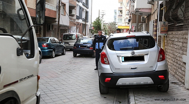 Buca Belediyesi kaldırım otoparkına dur dedi