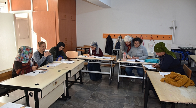 Narlıdere Belediyesi'nden Okuma Yazma Kursu