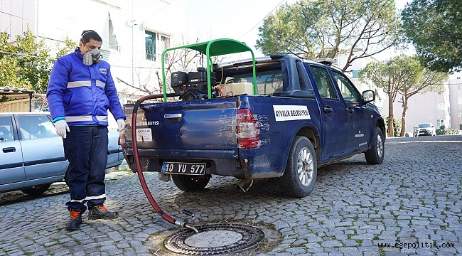 AYVALIK BELEDİYESİ SİVRİSİNEKLE MÜCADELEYE ARA VERMEDEN DEVAM EDİYOR