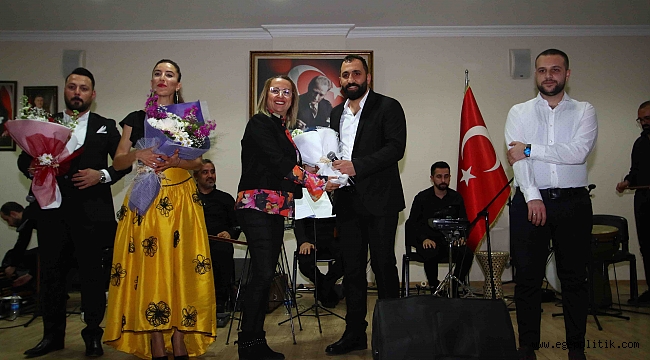 Bayraklı’da türkü gecesi