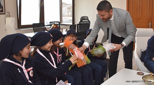 KÜÇÜK İZCİLER, BAŞKAN FATİH GÜRBÜZ’Ü ZİYARET ETTİ