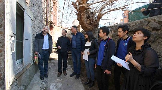 Bayraklı’nın tarihi evleri arşivleniyor