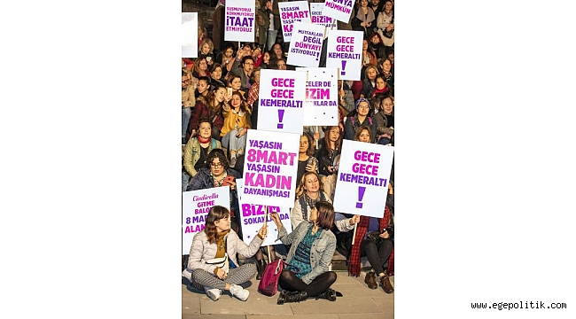 Kadınlar tarihi çarşıda fenerlerle yürüdü