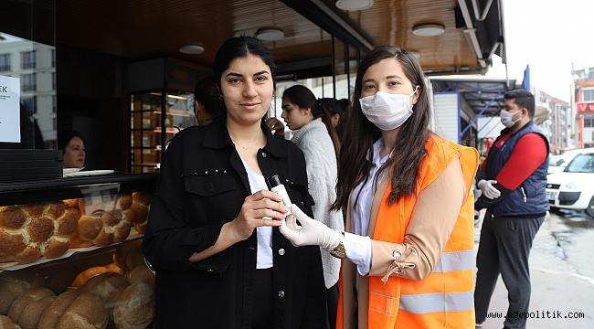 Menderes’te El Dezenfektanı Dağıtıldı