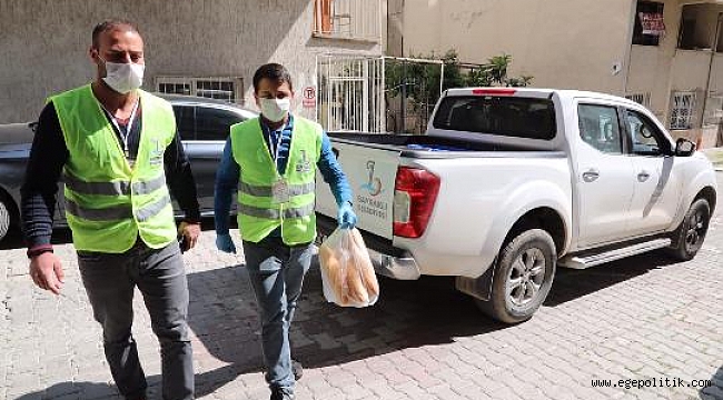 Bayraklı Belediyesinden evlere ekmek servisi