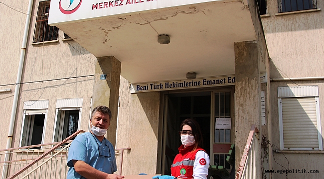 Ödemiş Belediyesi yüz siperliği dağıtımını sürdürüyor