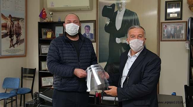 Başkan Utku Gümrükçü’den taksicilere siperlik