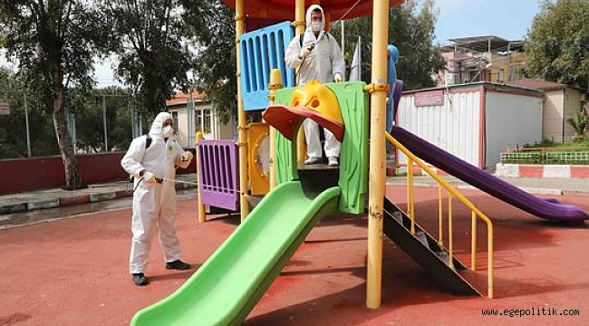 Bayraklı'da berberler ve parklar dezenfekte edildi