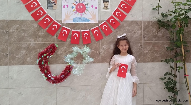 Bayraklılı çocuklar 100. yıla iz bıraktı