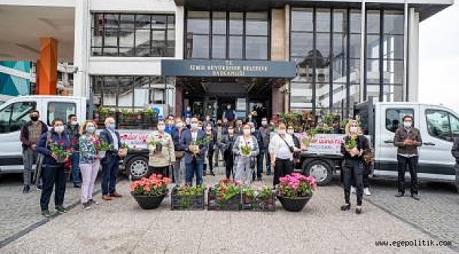 Büyükşehir annelere sardunya dağıtmaya başladı