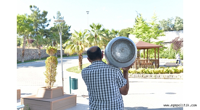 Çiğli'de ocaklar hep yansın diye vatandaşa tüp desteği