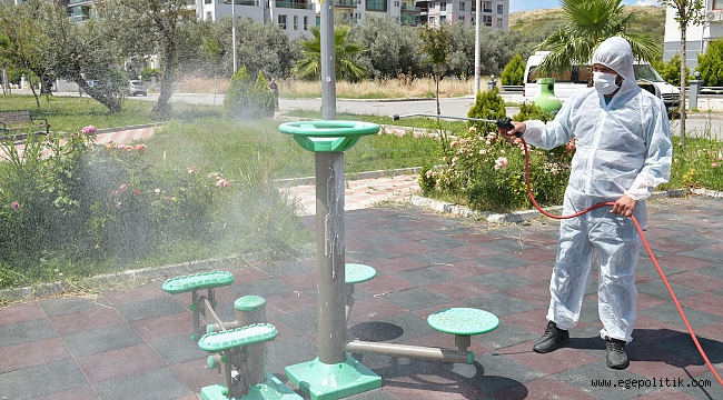 Çiğli’deki parklarda dezenfeksiyon çalışmaları yoğunlaştı