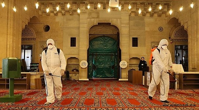 Diyanet'ten geri adım: 65 yaşa önce izin verdi sonra iptal etti