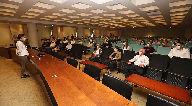 EFES SELÇUK'TA BAKLAVA YERİNE ÇOCUK SEVİNCİ