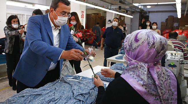 Konak’ta çalışan annelere karanfilli kutlama