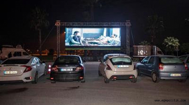 Korona günlerinde arabalı sinema keyfi