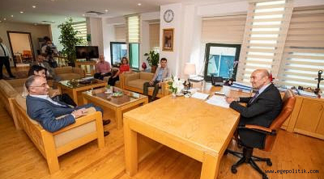 Başkan Soyer Piraziz ve Gülyalı belediye başkanlarıyla bir araya geldi