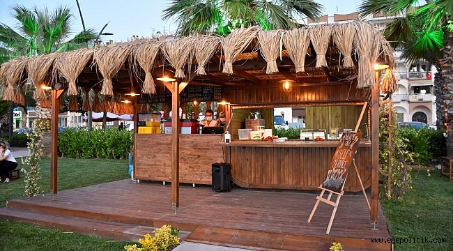 Dikili 75. Yıl Parkına Özel Palmiye Kafe