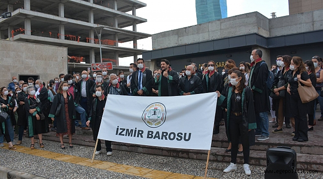 İzmir Adliyesi'nde 'Savunma Susmadı, Susmayacak' Sloganları