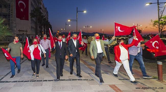 Başkan Soyer, Zafer Bayramı Korteji'ne katıldı